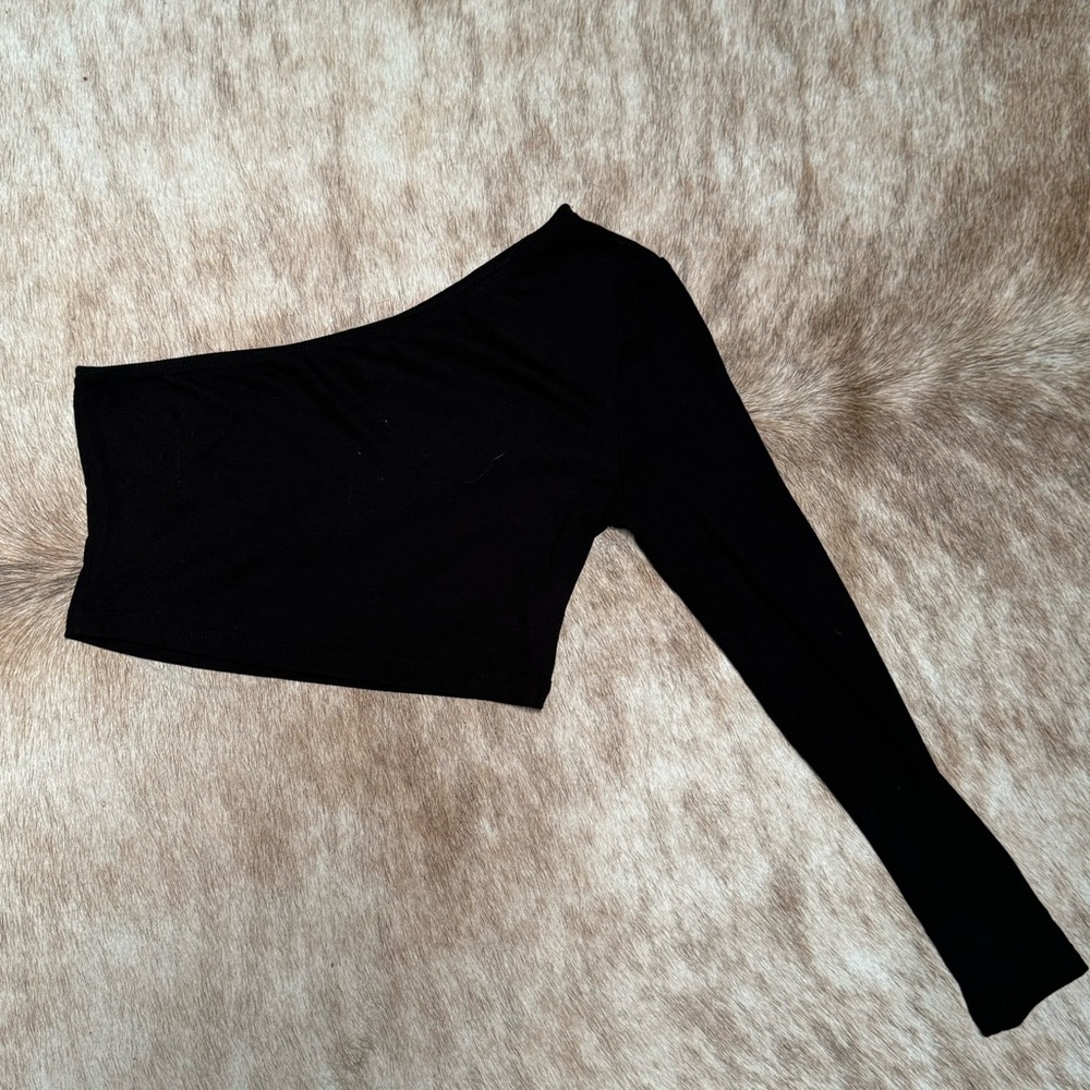 Women’s one sleeve top